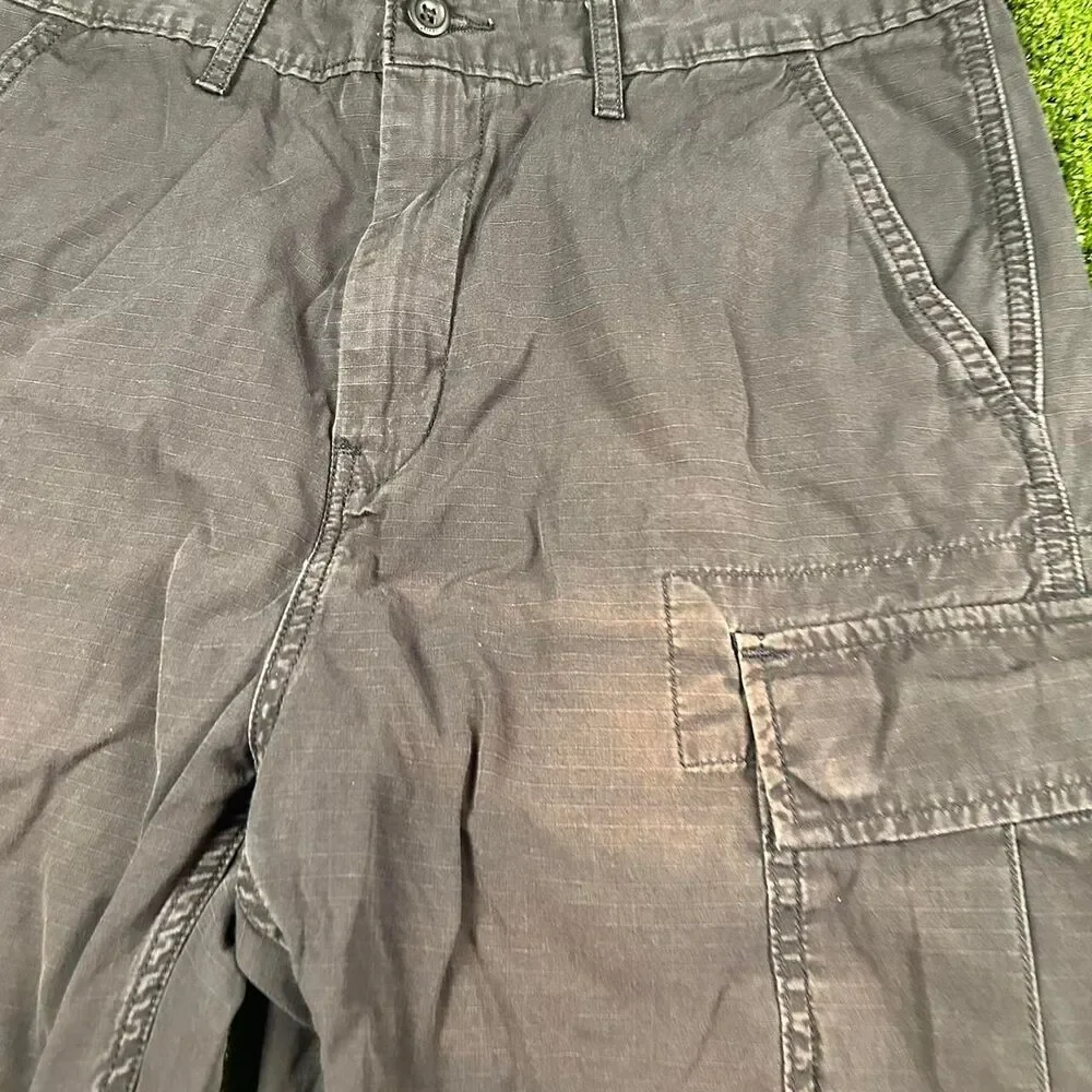 Levi-s Men's Black and Green Shorts
